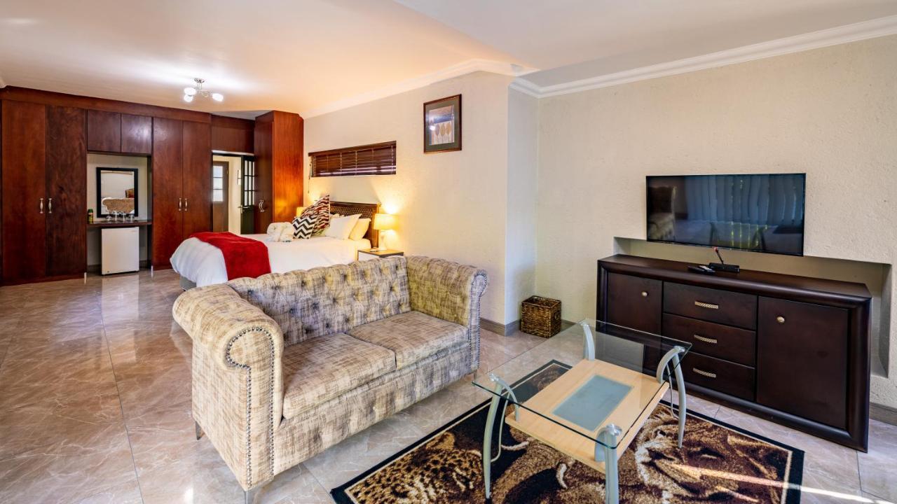 Joern'S Gaestehaus Mbombela Екстер'єр фото