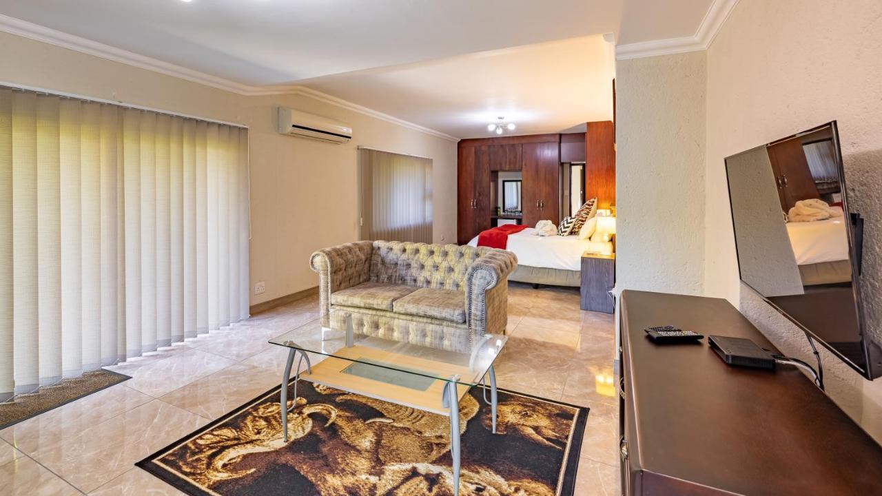 Joern'S Gaestehaus Mbombela Екстер'єр фото