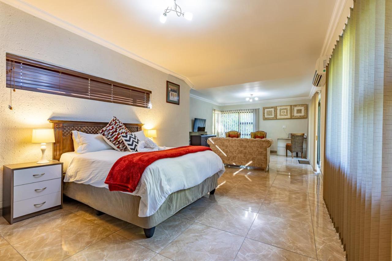 Joern'S Gaestehaus Mbombela Екстер'єр фото